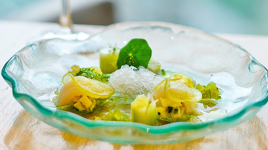 Sea scallop with jalapeno and lime ice - food pairing with tequila